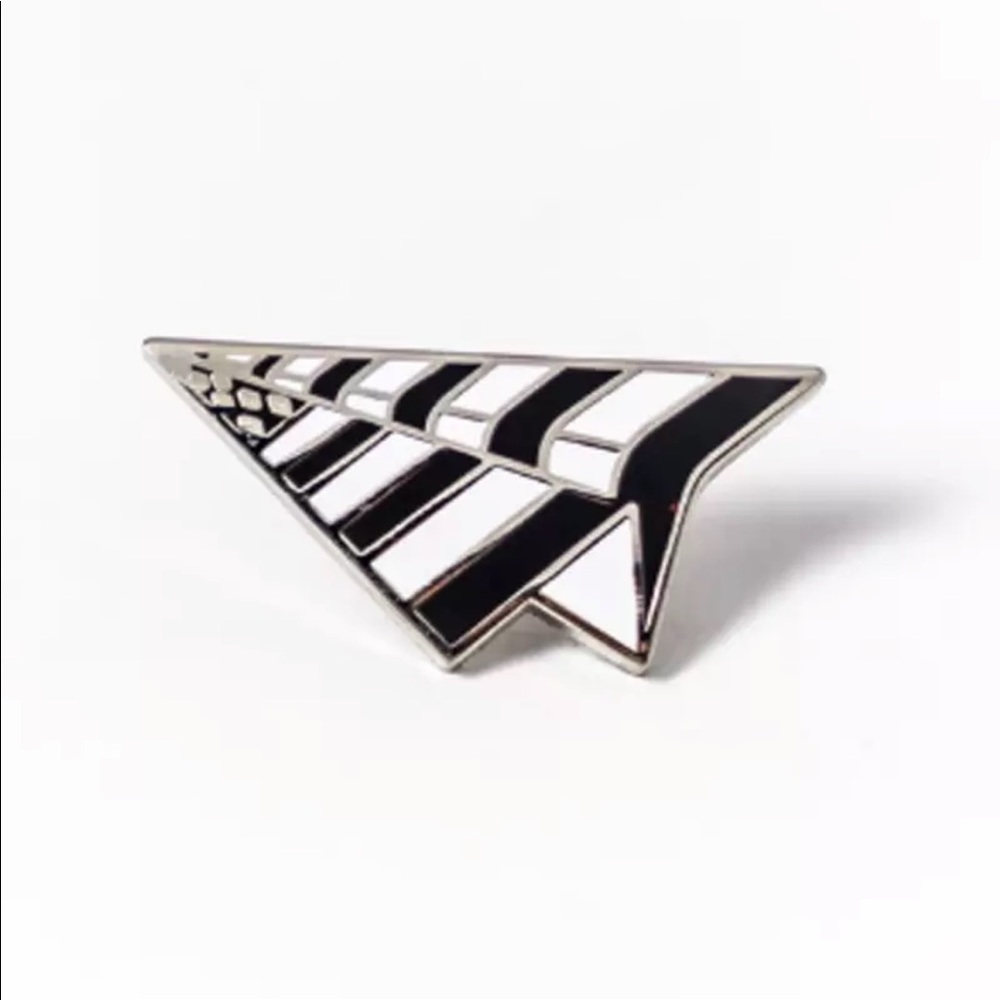 Roc Nation Paper Plane Pin - Black/White Hat Pin